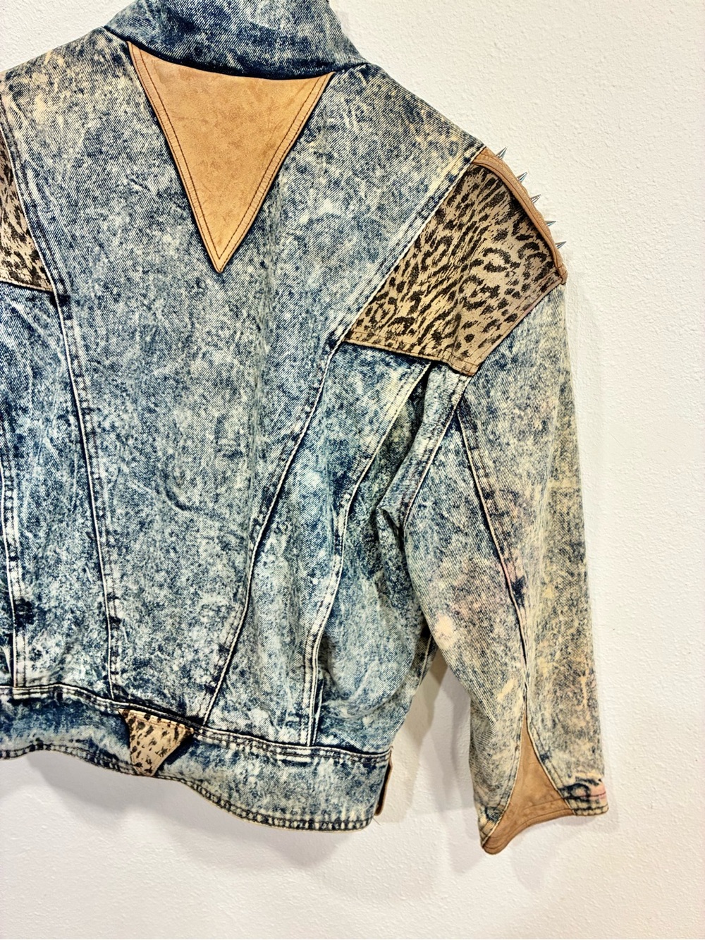 winlit — vintage 80’s acid wash x leopard patchwork denim jacket - Picture 6 of 10